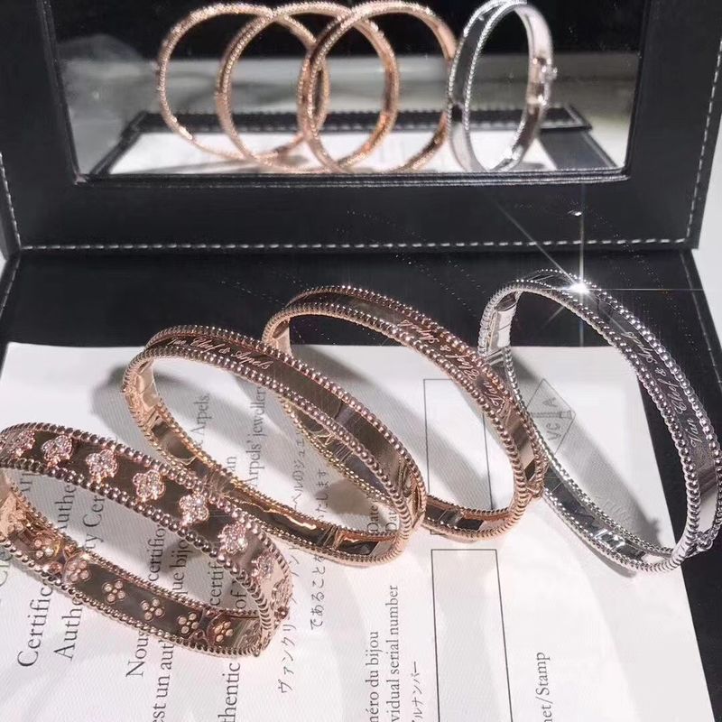 کیفیت دستبند مدیوم مدل VCA Real 18k Gold Perlee Signature Gold Gold Rose White کارخانه