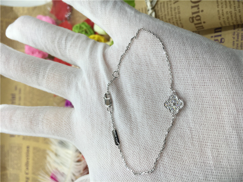 18k White Gold Sweet Alhambra Bracelet , Gold Chain Bracelets For Ladies