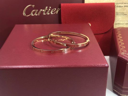 کیفیت دستبند طلای 18 عیار LOVE مدل کوچک 6 الماس زنانه / مردانه کارخانه