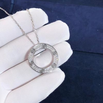 کیفیت گردنبند LOVE ردیف ماشین سفارشی طلای سفید 18 عیار در مقابل الماس سنگفرش شده کارخانه