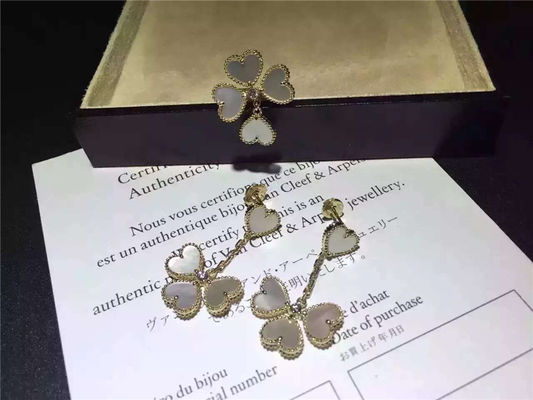 کیفیت گوشواره های شیرین الحمرا Van Cleef ، گوشواره های مادر مروارید سفید با الماس گرد کارخانه