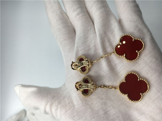 کیفیت گوشواره های طلایی Magic Alhambra 18K با رنگ قرمز مروارید / اندازه سفارشی کارخانه