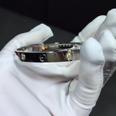 کیفیت دستبند عشق جواهرات عاشقانه 4 الماس طلای زرد الماس طلای 18k کارخانه
