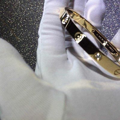 کیفیت دستبند عشق جواهرات عاشقانه 4 الماس طلای زرد الماس طلای 18k کارخانه