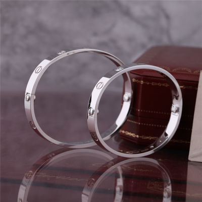 کیفیت دستبند عاشقانه Classic Love Bangle 4 Diamonds با طلا و جواهر 18 کارات سفید طلای زیبا کارخانه