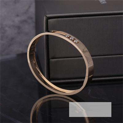 کیفیت دستبند طلای زرد 18 عیار Luxury Jewelry Move Noa الماس النگو برای بانوان کارخانه