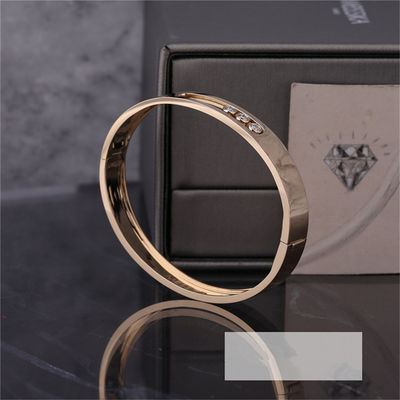 کیفیت دستبند طلای زرد 18 عیار Luxury Jewelry Move Noa الماس النگو برای بانوان کارخانه